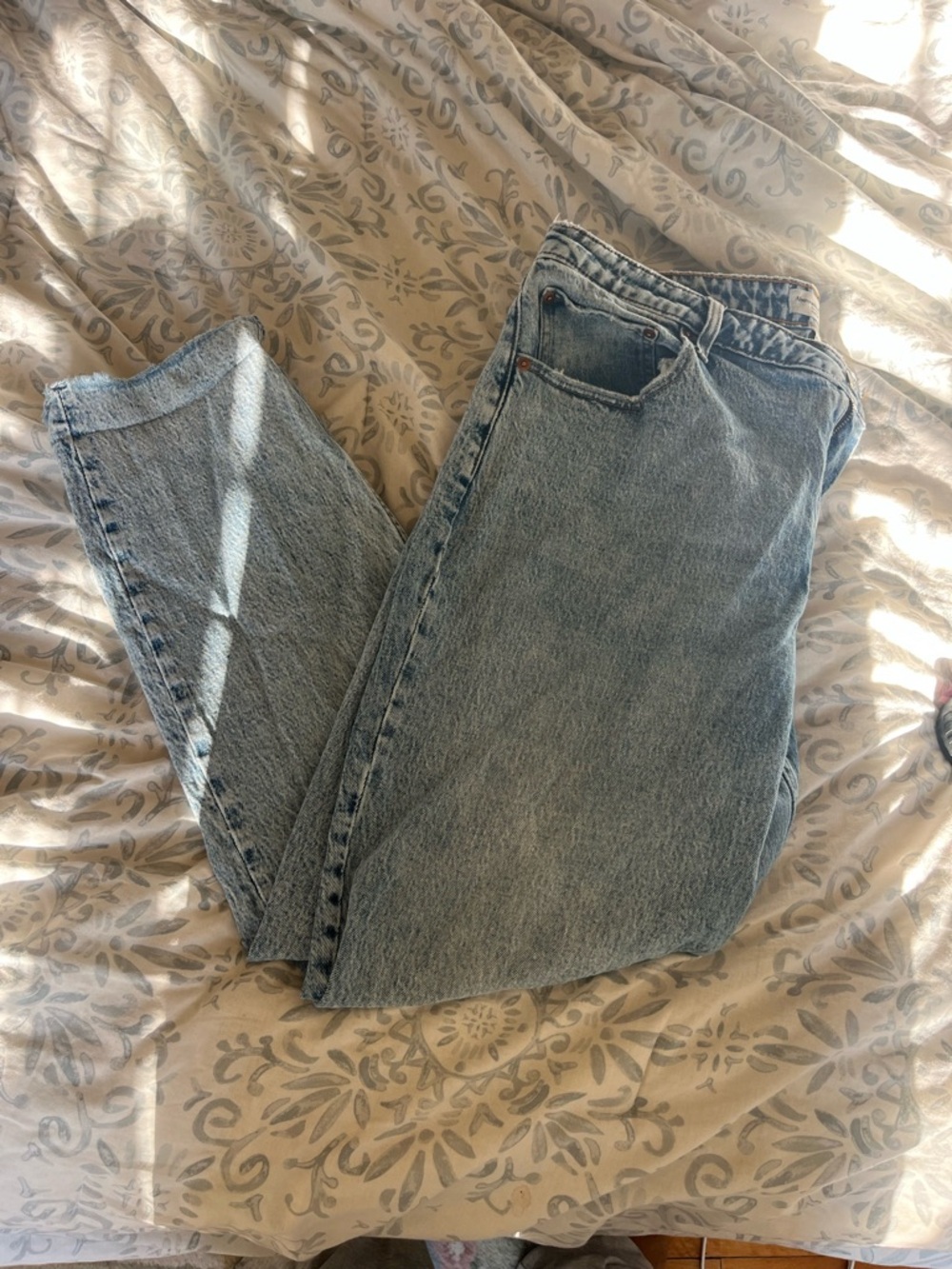 Abercrombie & Fitch Light Wash High-Rise Women's Jeans